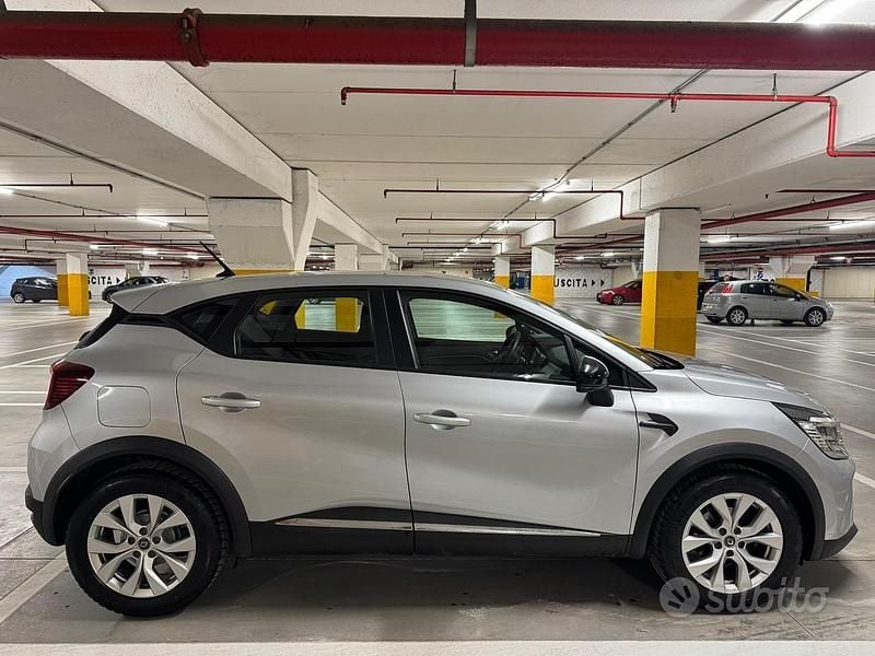 Usado Renault Captur Zen 95 CV (69 kW) 2020 Gris SUV