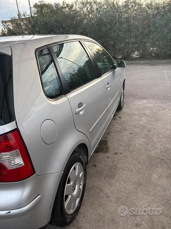 Usata VW Polo 75 CV (55 kW) 2004 Grigio Utilitaria