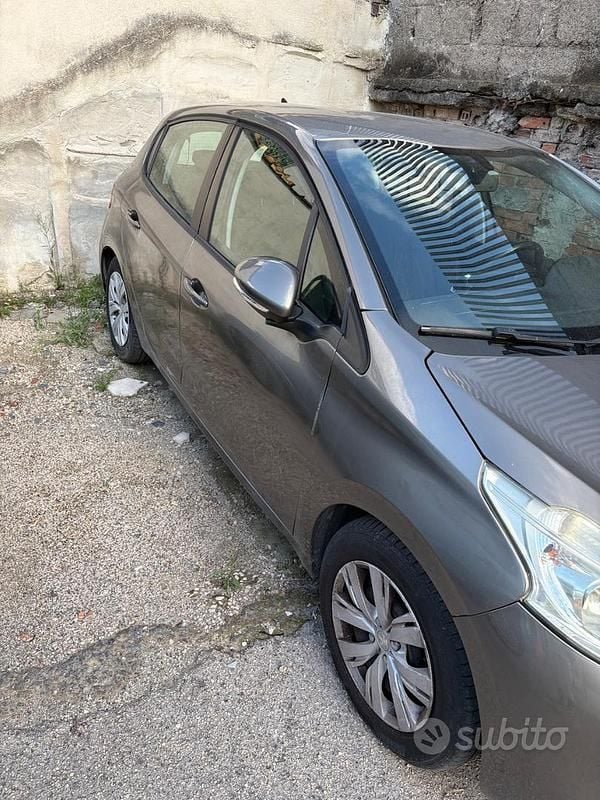 Usata Peugeot 208 2014 Utilitaria
