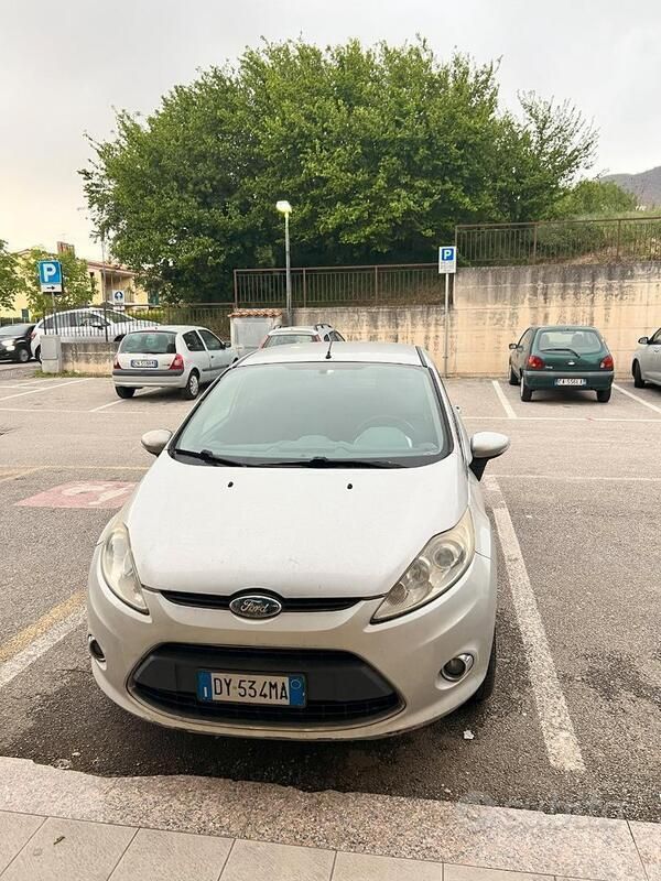 Usata 2009 Ford Fiesta Titanium Due volumi | 4400 € (Buon prezzo) - Immagine 1/4