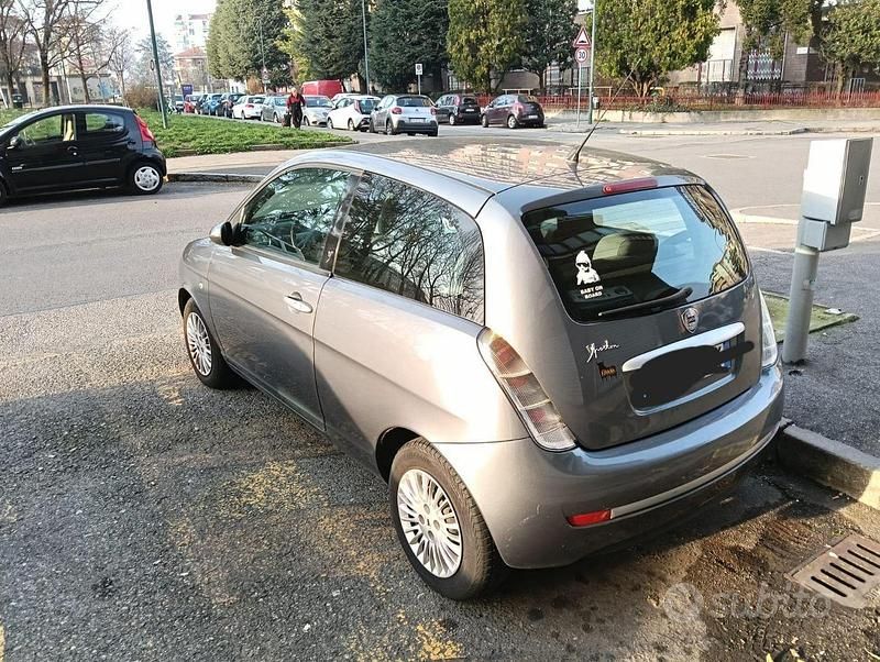 Usata Lancia Ypsilon 60 CV (44 kW) 2011 Grigio Utilitaria