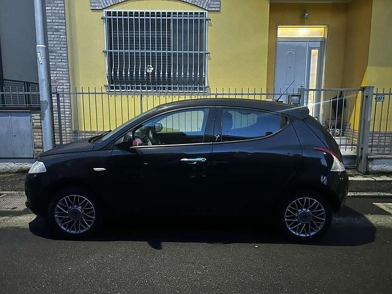 Usata Lancia Ypsilon 86 CV (63 kW) 2012 Nero Utilitaria