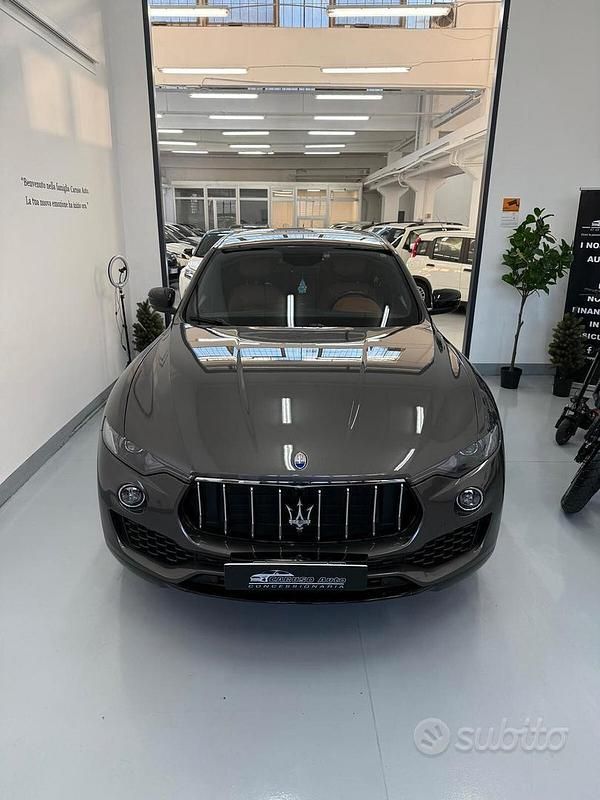 Usata Maserati Levante 250 CV (183 kW) 2016 Grigio SUV
