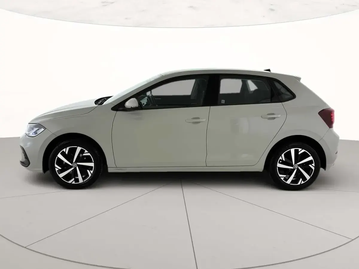 Usata VW Polo Life 95 CV (69 kW) 2023 Ascot grey Utilitaria