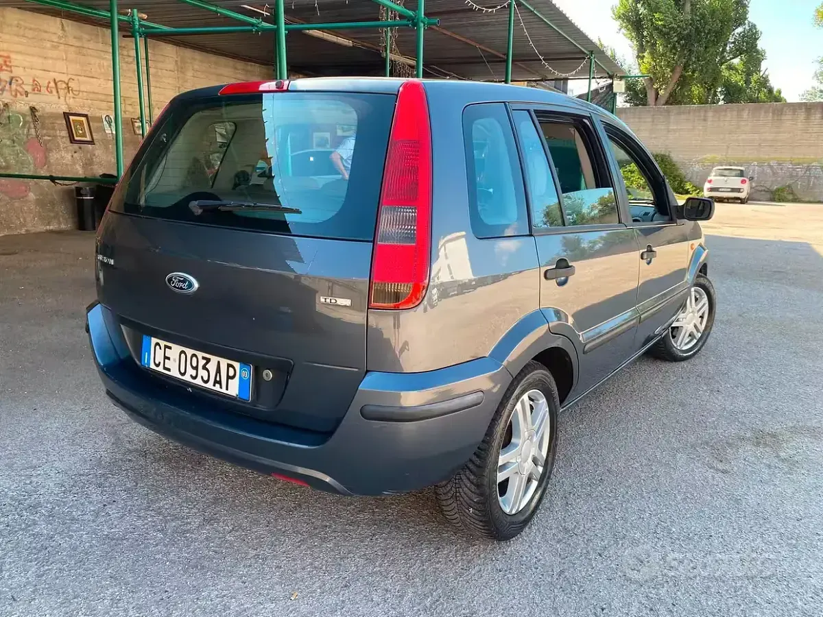 Usata Ford Fusion 68 CV (50 kW) 2004 Grigio Utilitaria