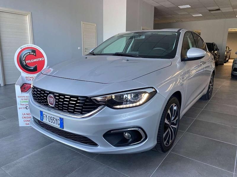 Grigio Usata 2019 Fiat Tipo Lounge Tre volumi | 12.700 € (Molto cara) - Immagine 1/4