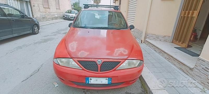Usata Lancia Ypsilon 80 CV (58 kW) 2002 Rosso Utilitaria