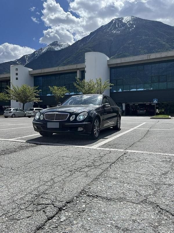 Usata Mercedes E220 150 CV (110 kW) 2004 Nero Berlina