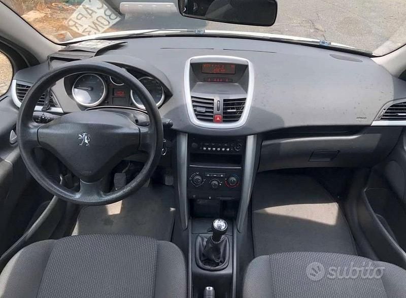 Gebraucht Peugeot 207 88 PS (64 kW) 2012 Weiß Limousine