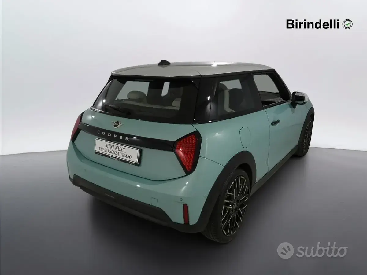 Usata Mini Cooper Favoured 156 CV (114 kW) 2024 Blu Utilitaria