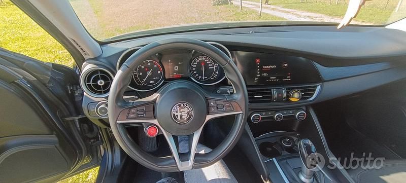 Usata Alfa Romeo Giulia 150 CV (110 kW) 2017 Blu Berlina