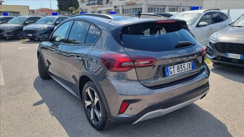 Usata Ford Focus Active 125 CV (91 kW) 2024 Magnetic grey (metallizzato) Berlina