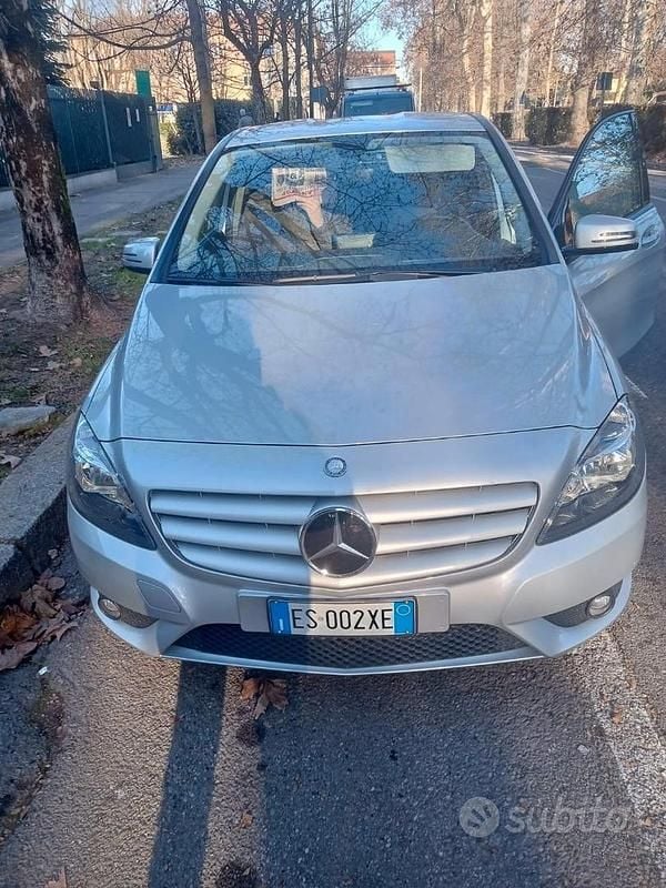 Argento Usata 2013 Mercedes B180 Executive Monovolume | 8500 € (Super prezzo) - Immagine 1/4