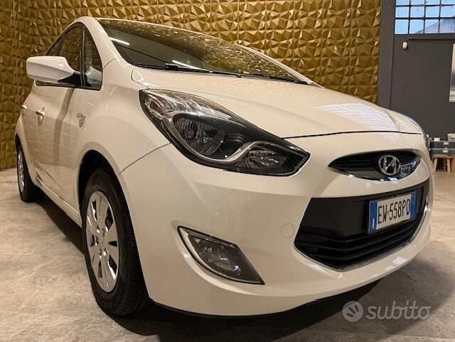 Usata Hyundai ix20 Comfort 90 CV (66 kW) 2014 Bianco Utilitaria