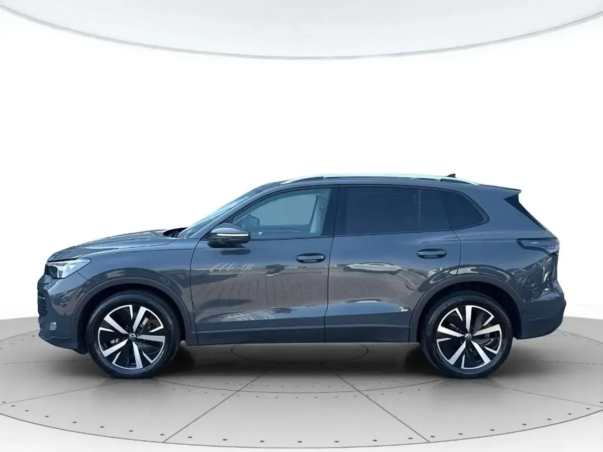 Usata VW Tiguan Edition 193 CV (141 kW) 2024 Grigio acciaio SUV