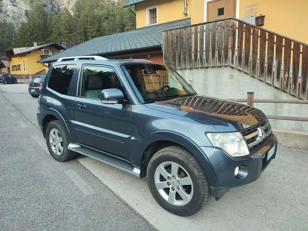 Usata Mitsubishi Pajero Instyle 160 CV (117 kW) 2007 Grigio SUV