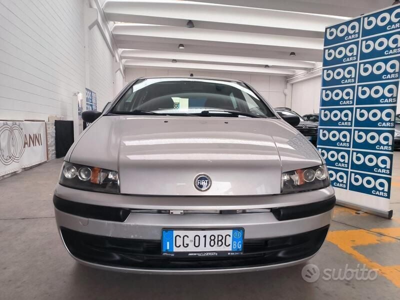 Usata Fiat Punto 80 CV (58 kW) 2003 Argento Utilitaria