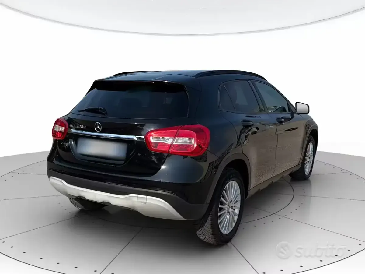 Usata Mercedes GLA200 Business 136 CV (100 kW) 2017 Nero SUV
