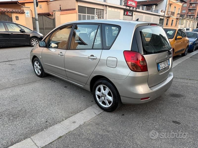 Usata Toyota Corolla Verso 135 CV (99 kW) 2002 Beige Monovolume