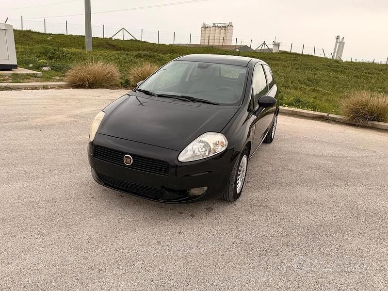 Usata Fiat Grande Punto Dynamic 89 CV (65 kW) 2008 Nero Utilitaria