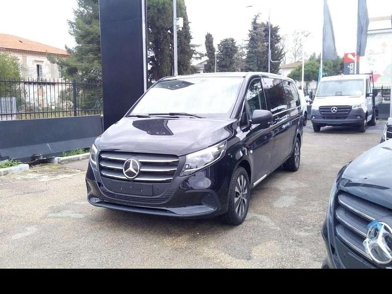 Nuova Mercedes Vito 190 CV (139 kW) 2026 Nero ossidiana Furgone