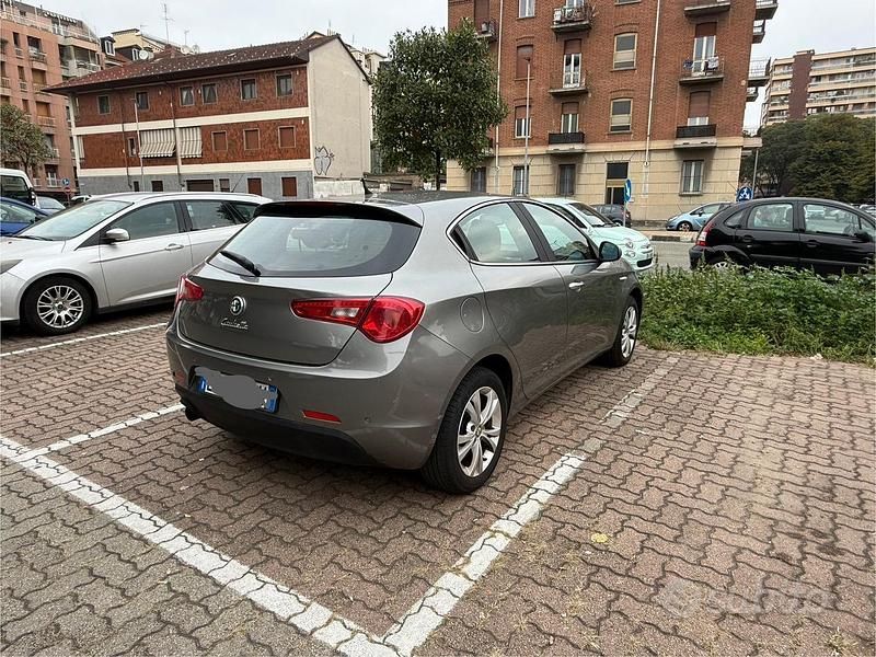 Usata Alfa Romeo Giulietta 120 CV (88 kW) 2011 Grigio Utilitaria