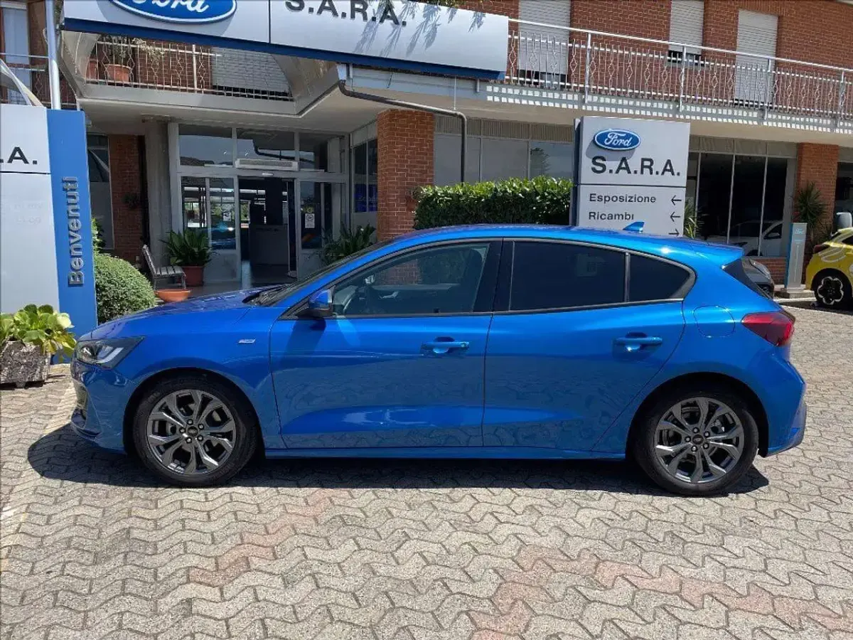 Usata Ford Focus ST-Line X 125 CV (91 kW) 2023 Blu metallizzato Berlina