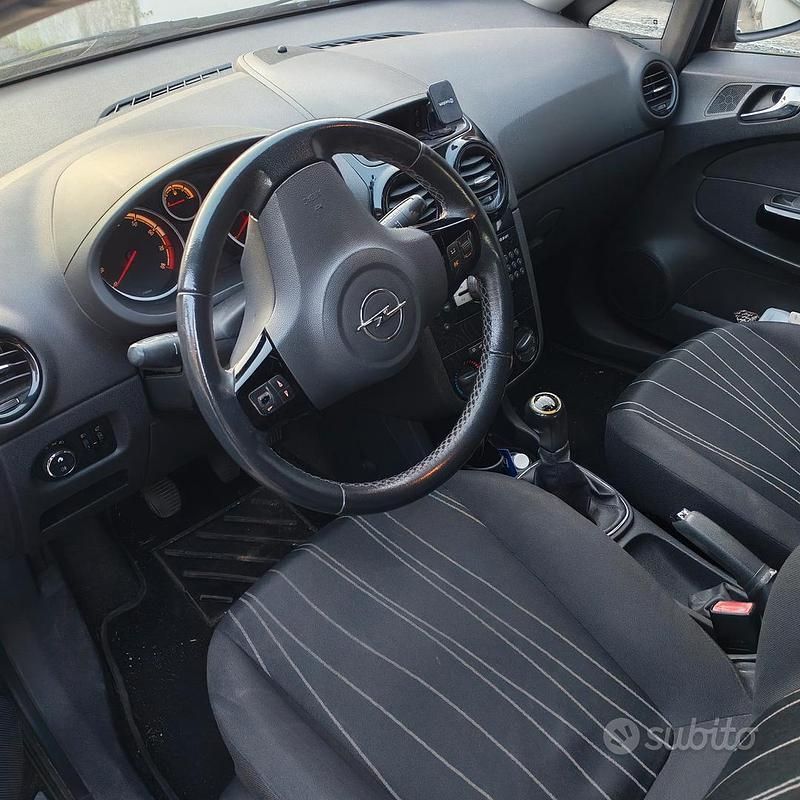 Usata Opel Corsa Edition 86 CV (63 kW) 2010 Nero Utilitaria