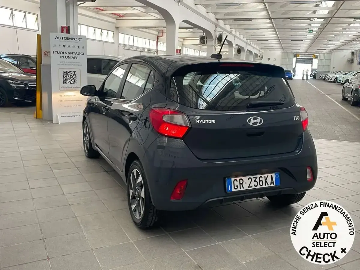 Usata Hyundai i10 67 CV (49 kW) 2023 Grigio Utilitaria