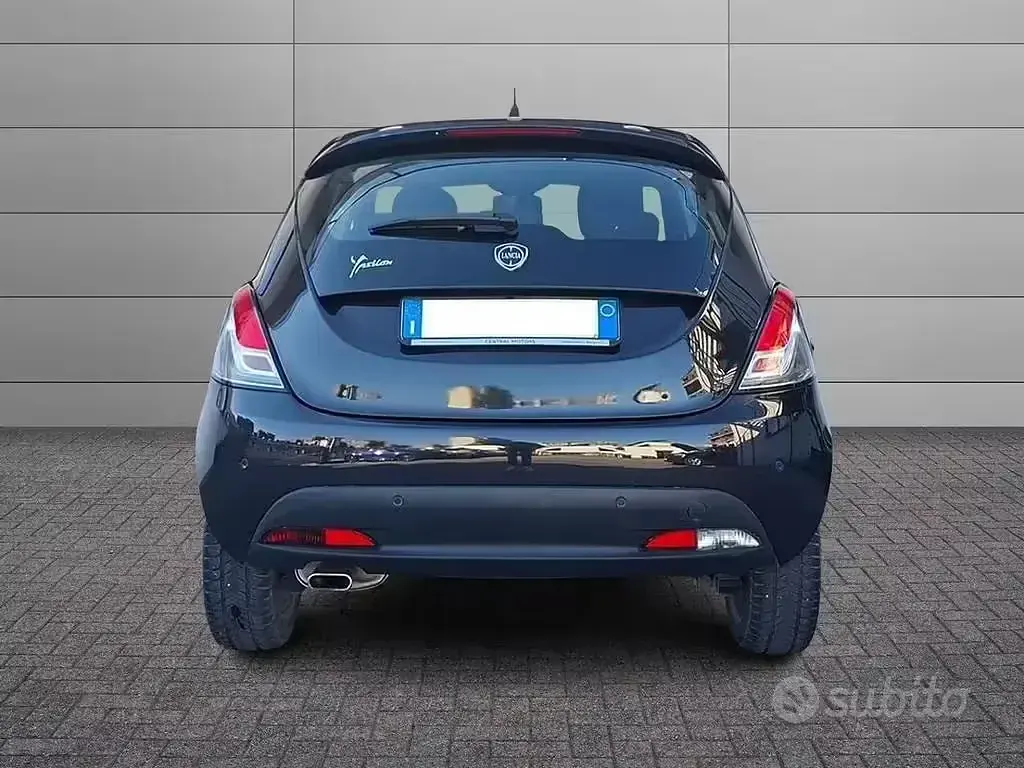 Usata Lancia Ypsilon Gold 95 CV (69 kW) 2015 Nero Utilitaria