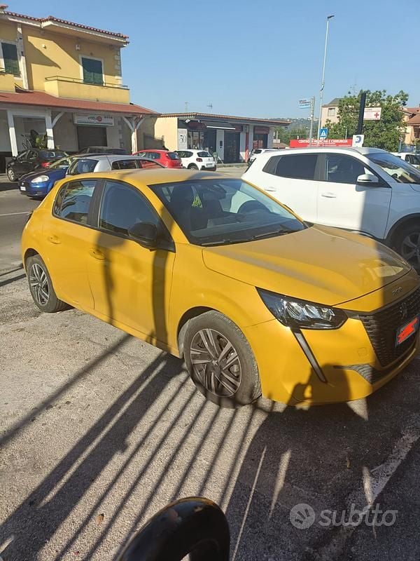 Usata Peugeot 208 75 CV (55 kW) 2023 Giallo Utilitaria
