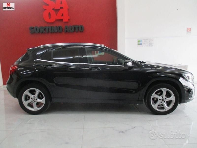Usata Mercedes GLA200 Premium 136 CV (100 kW) 2017 Nero SUV