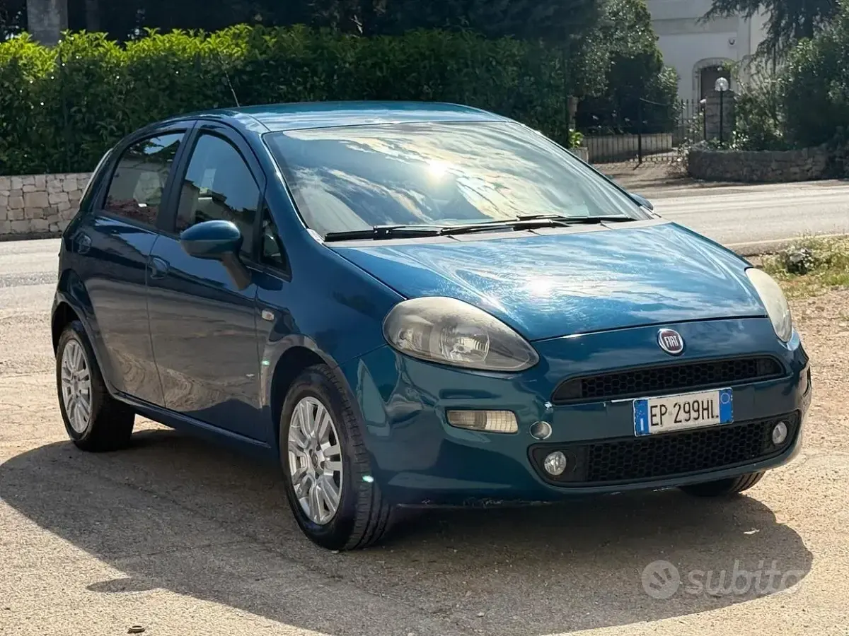 Usado Fiat Punto Lounge 75 CV (55 kW) 2013 Verde Utilitario