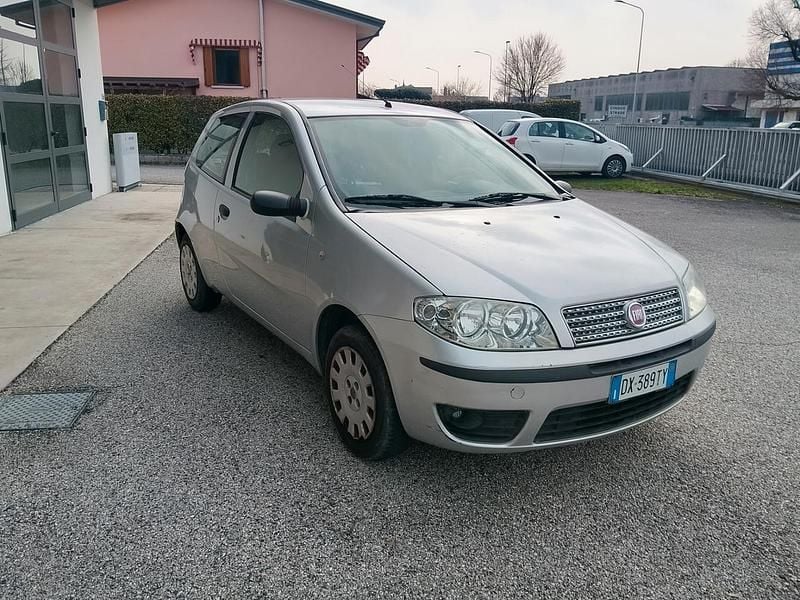 Usata Fiat Punto Active 60 CV (44 kW) 2009 Argento Utilitaria