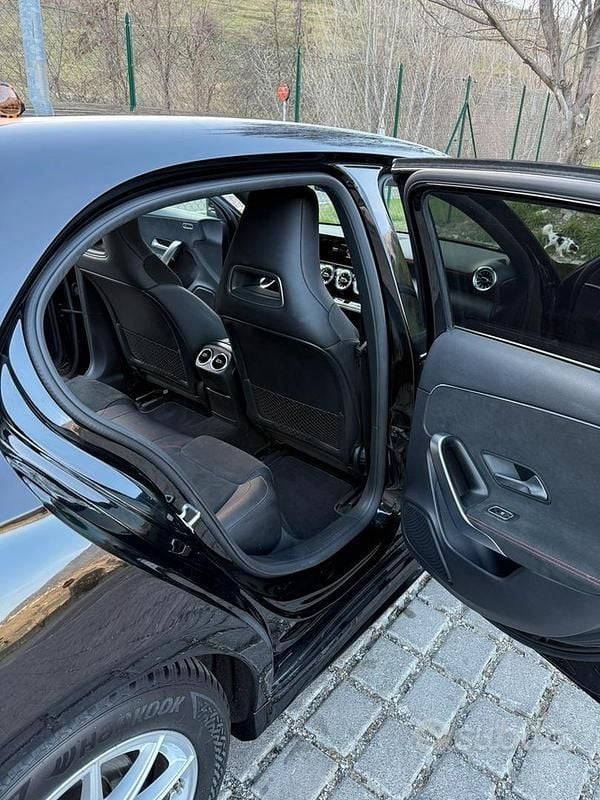 Usata Mercedes A180 AMG line 136 CV (100 kW) 2019 Nero Berlina