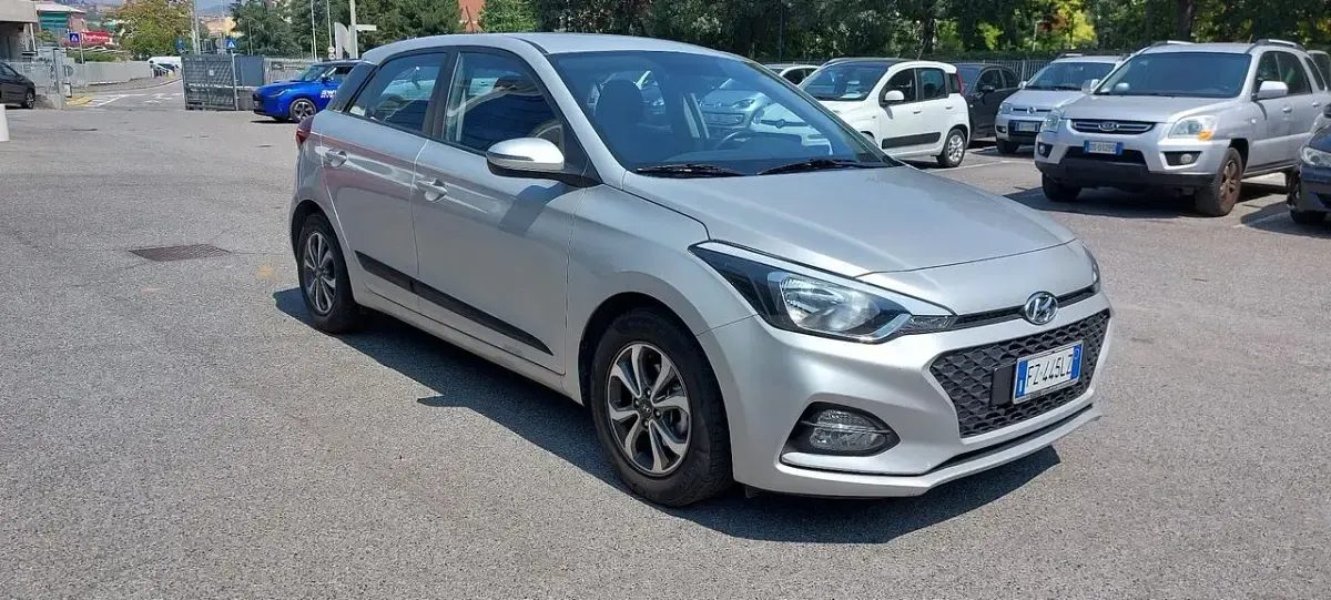 Usata Hyundai i20 75 CV (55 kW) 2020 Argento Utilitaria