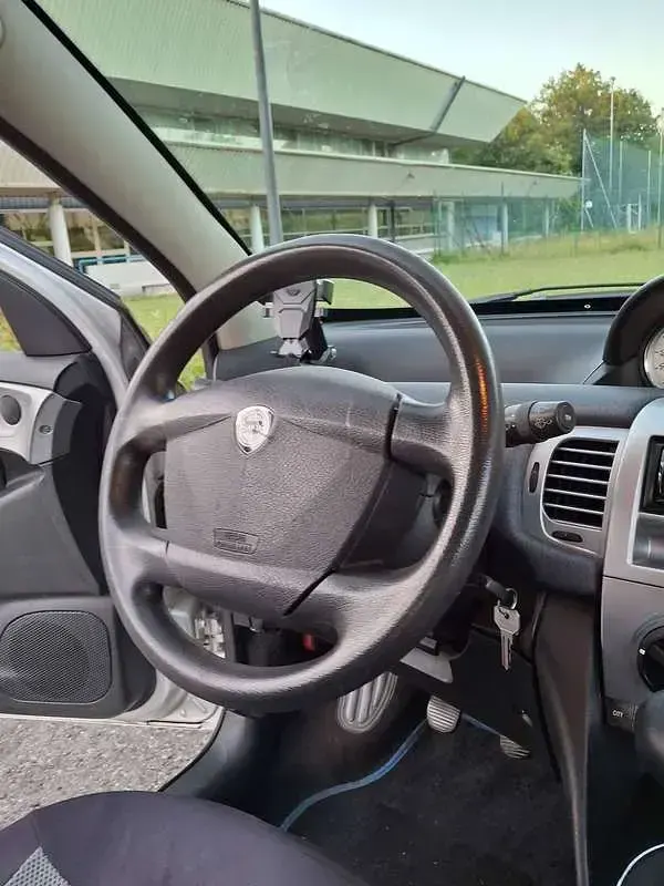 Usata Lancia Ypsilon 60 CV (44 kW) 2007 Argento Utilitaria