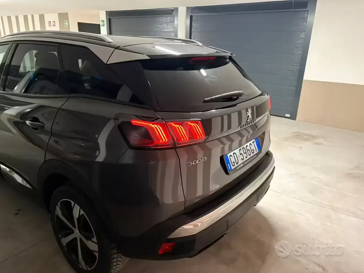 Usata Peugeot 3008 Allure 131 CV (96 kW) 2021 Grigio SUV