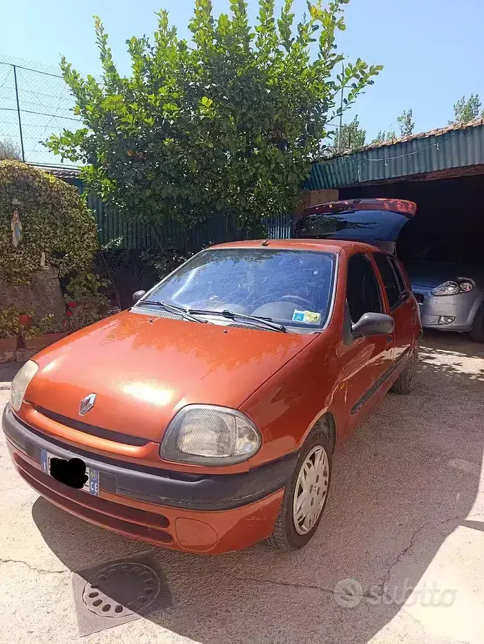 Usata Renault Clio 58 CV (42 kW) 2001 Arancione Berlina