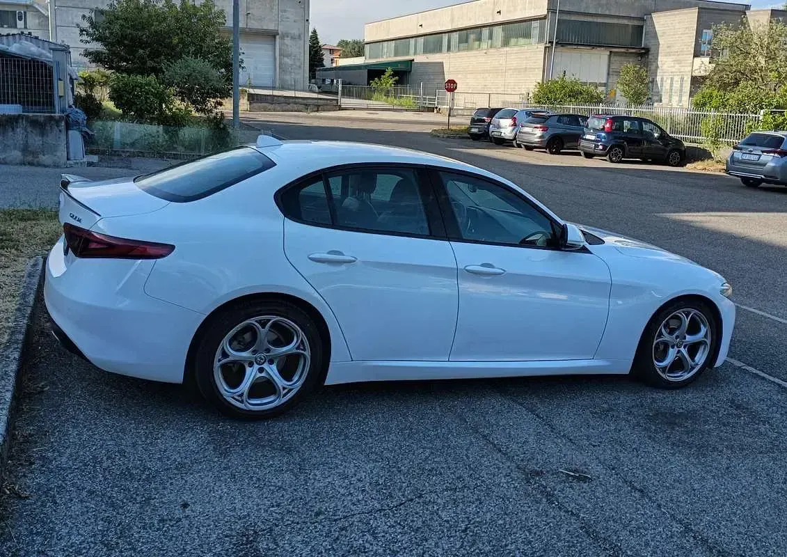 Usata Alfa Romeo Giulia Business 179 CV (131 kW) 2018 Berlina