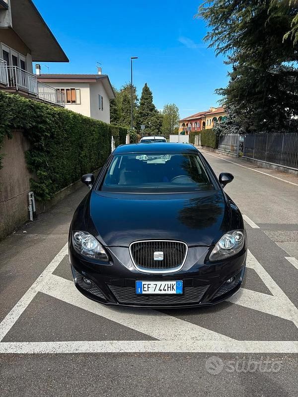 Occasion Seat Leon Reference 105 ch (77 kW) 2011 Noir Citadine