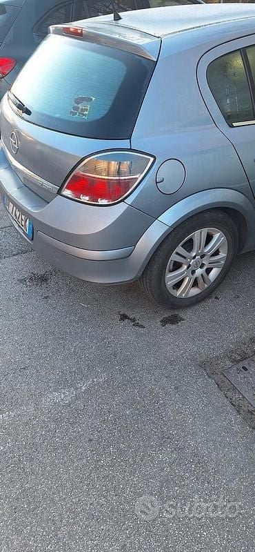 Usata Opel Astra 101 CV (74 kW) 2009 Grigio Berlina