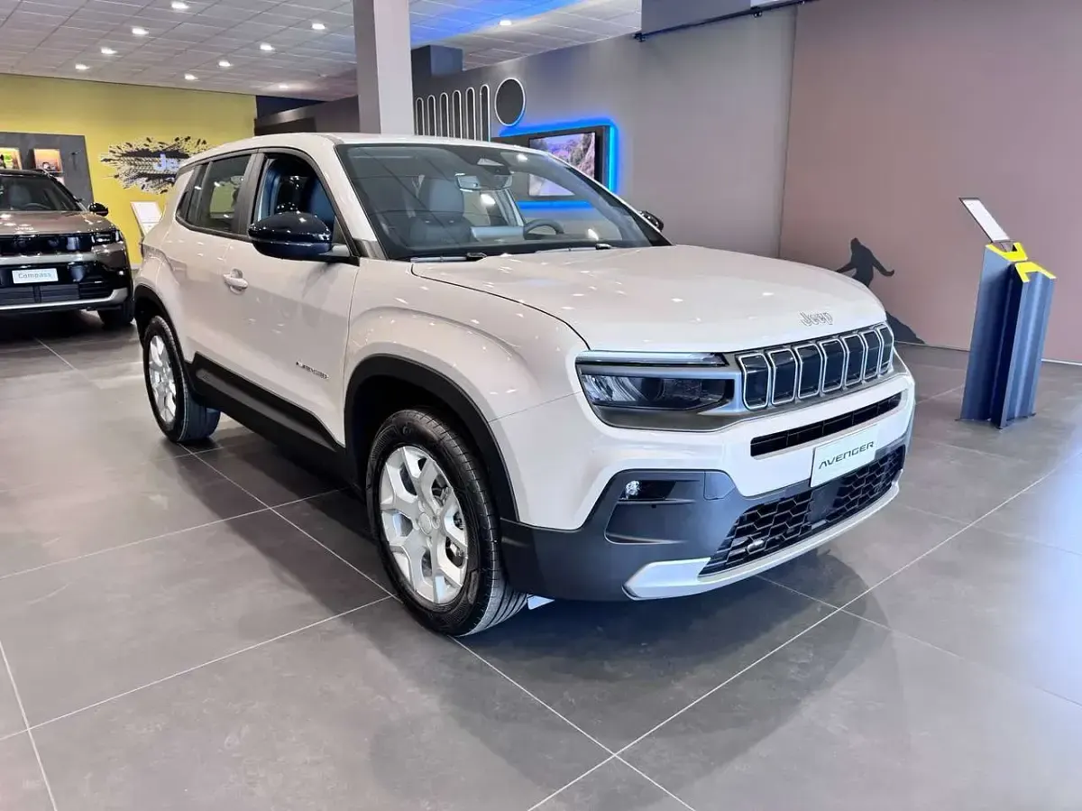 Nuova Jeep Avenger Altitude 110 CV (80 kW) 2026 Beige SUV