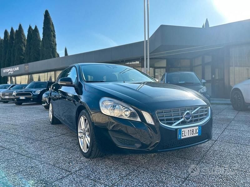 Usata Volvo V60 115 CV (84 kW) 2012 Nero Station wagon
