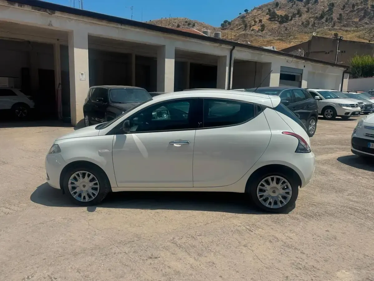 Usata Lancia Ypsilon S 95 CV (69 kW) 2016 Bianco Utilitaria