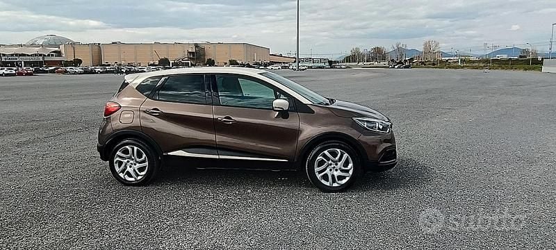 Usata Renault Captur 90 CV (66 kW) 2014 Marrone SUV