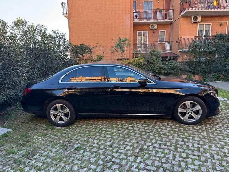Usata Mercedes E200 Business 150 CV (110 kW) 2017 Nero Berlina