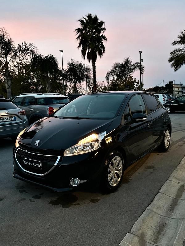 Usata Peugeot 208 Active 91 CV (66 kW) 2015 Nero Utilitaria