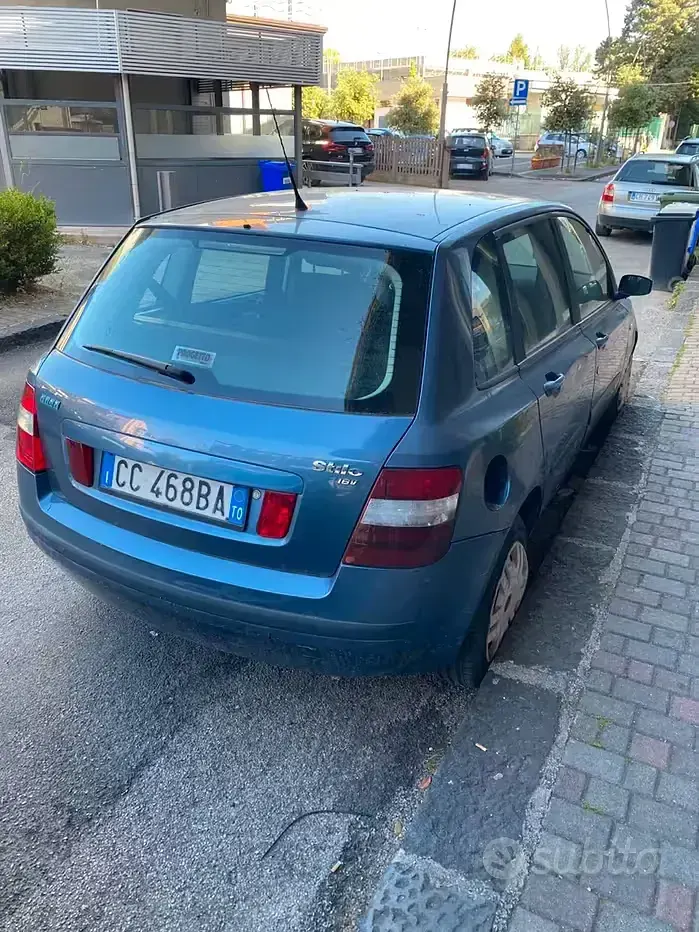 Usata Fiat Stilo 103 CV (75 kW) 2002 Bluazzurro Berlina