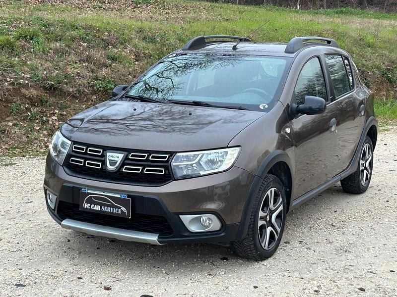 Marrone Usata 2018 Dacia Sandero Stepway Tre volumi | 8500 € (Buon prezzo) - Immagine 1/4